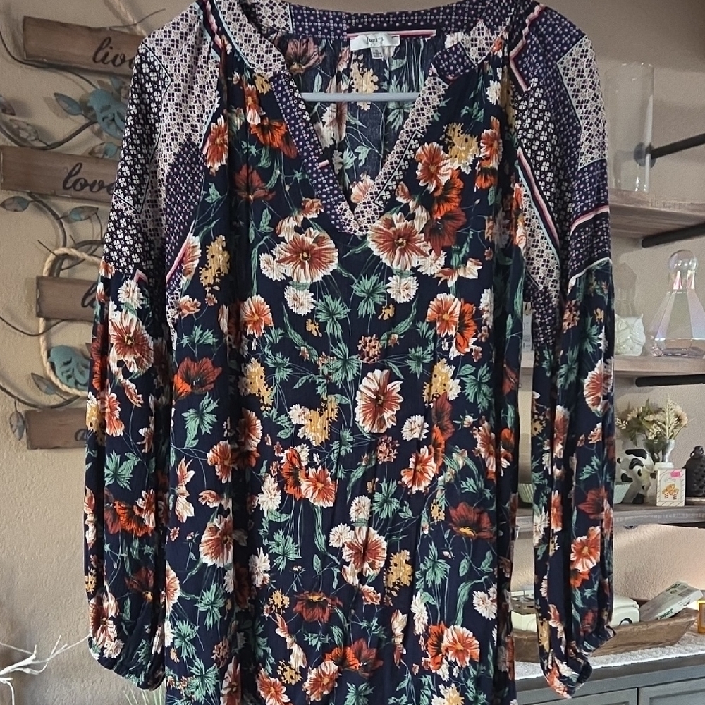 🔥🔥 2 For $5 Clearance JODIFL Oversized Multicolor Floral Top. Size SMALL🔥🔥